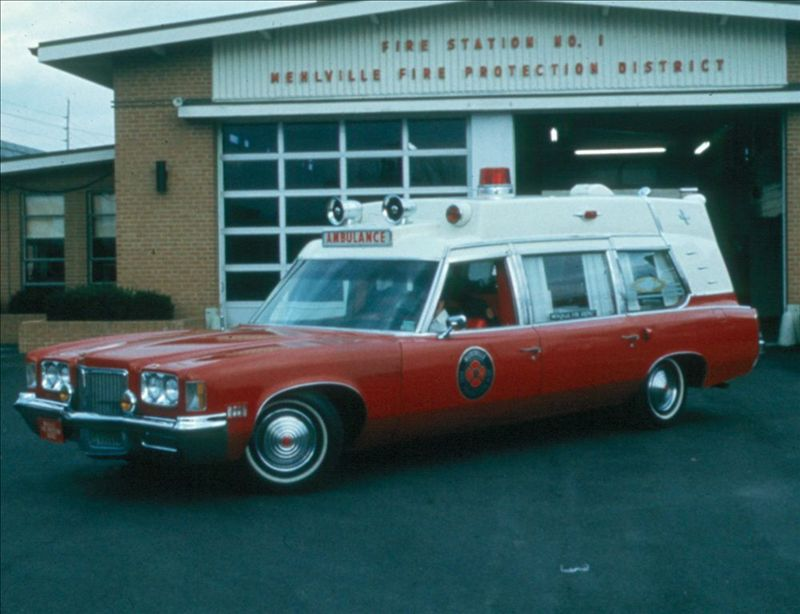 Illustration for article titled Get Out of the Way: A History of How Ambulance Lights Save Lives